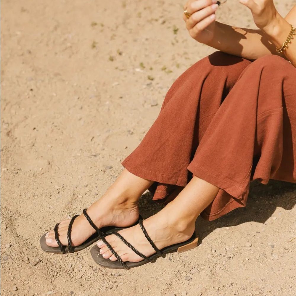 Steve Madden Annah Strappy Sandal in Black Leather NEW in box Size 9.5